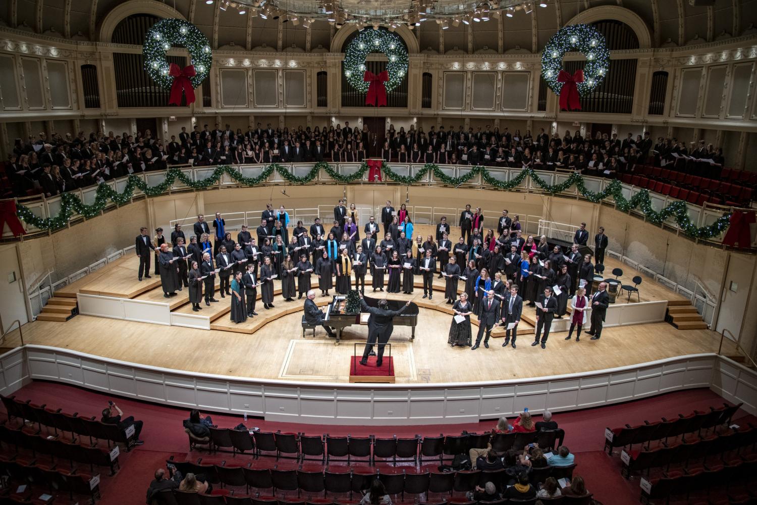 The <a href='http://8k0j.mokmingsky.com'>全球十大赌钱排行app</a> Choir performs in the Chicago Symphony Hall.